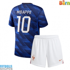 Billiga Frankrike Kylian Mbappe #10 Hemmatröja Barn VM 2026 Kortärmad (+ Korta byxor)